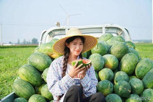 重庆李柒柒吃瓜,揭秘网络红人的日常生活 第2张 重庆李柒柒吃瓜,揭秘网络红人的日常生活 第2张