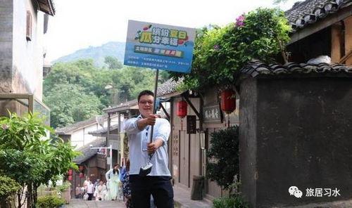 古镇吃瓜群众,揭秘民间生活百态  第1张